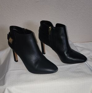 VINCE CAMUTO Black Leather Lokarie Dress Booties Size 7.5